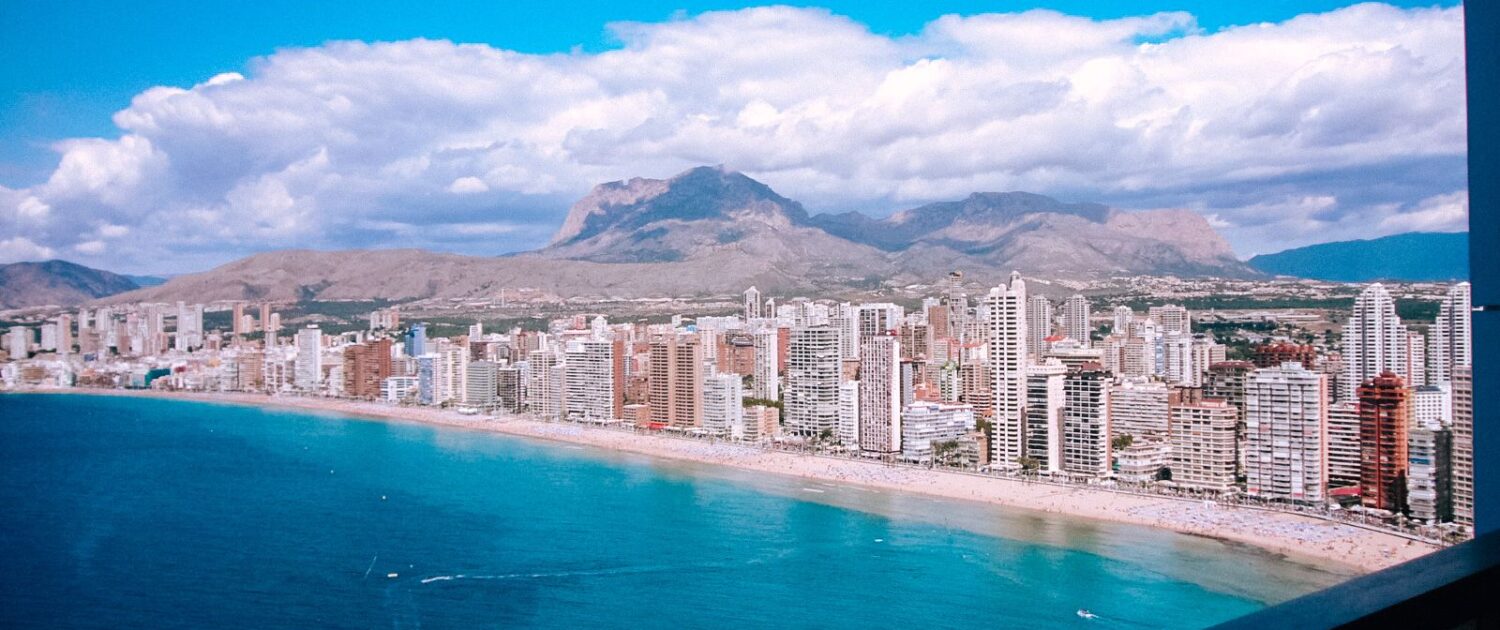 Vistas Apartamentos de alquiler vacacional Fincas Arena Benidorm para el Día del Padre