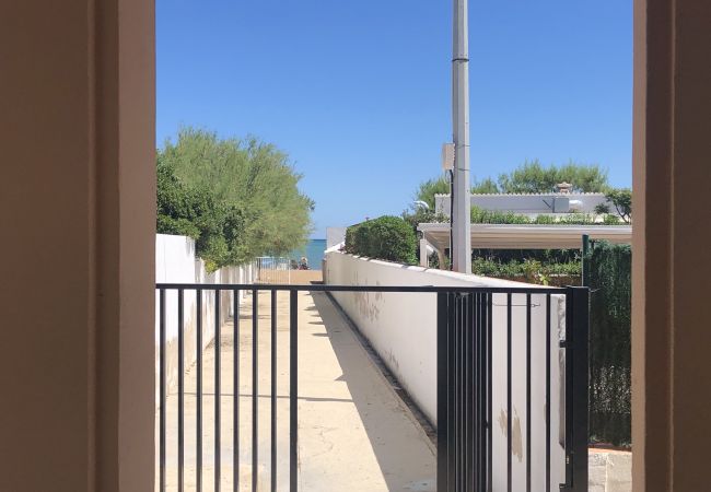 Appartement in Denia - Apartamento en planta baja frente a la piscina y en primera linea de playa