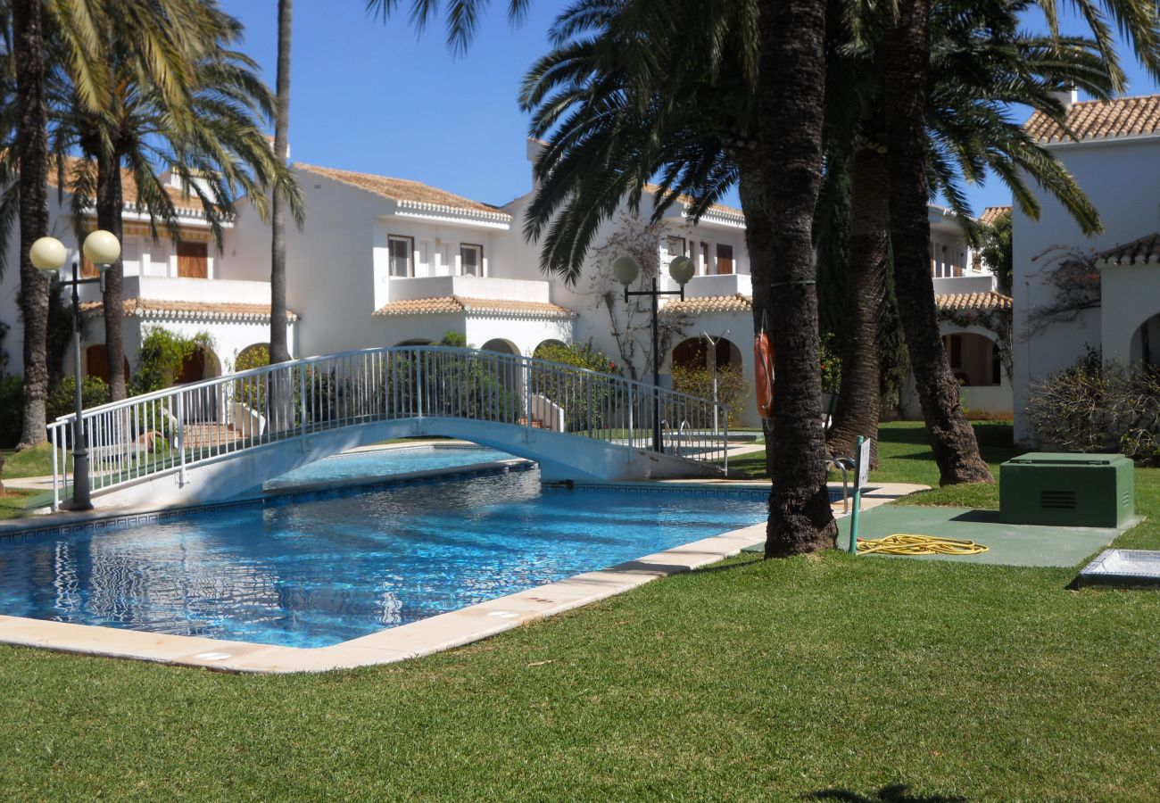 Appartement in Denia - Bungalow adosado en  L'Escala  con piscina ideal para familias