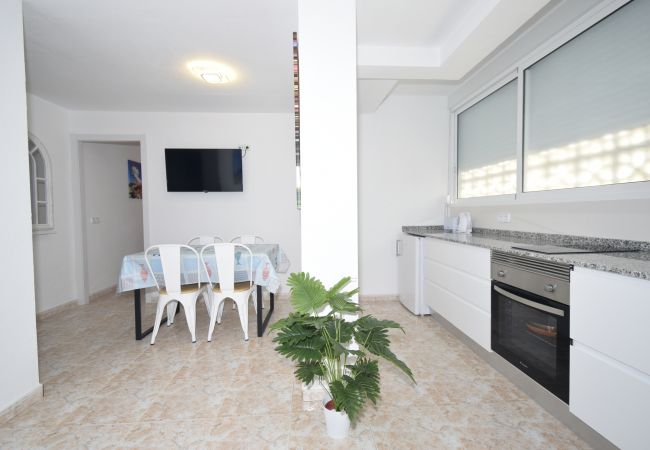 Appartement in Benidorm - MAR Y VENT  2D (4 BEDROOMS)