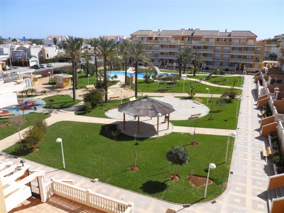 Serviden apartment in urbanization with pool on the beach