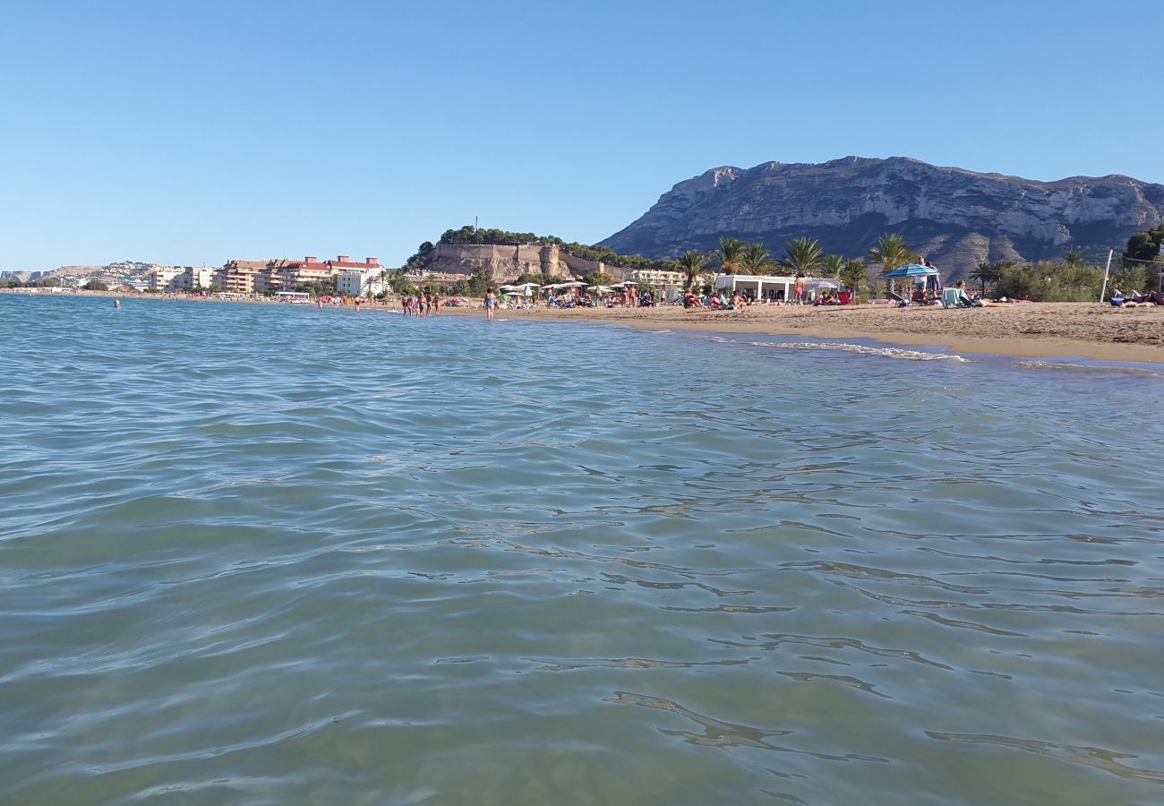 Appartement à Denia - Appartement au rez-de-chaussée face à la piscine et au bord de la mer