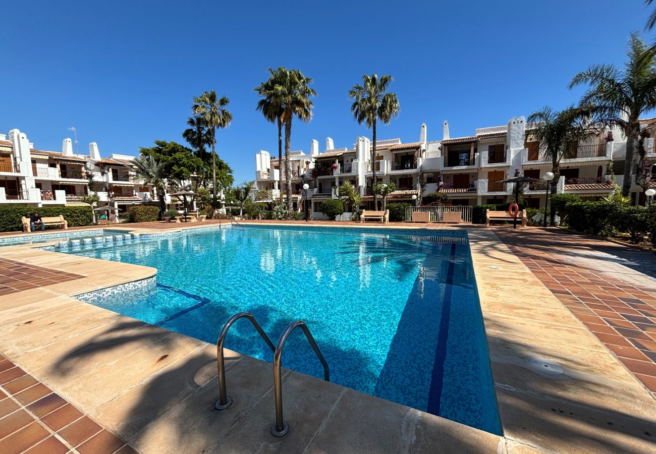 Appartement à Denia - Appartement au rez-de-chaussée face à la piscine et au bord de la mer