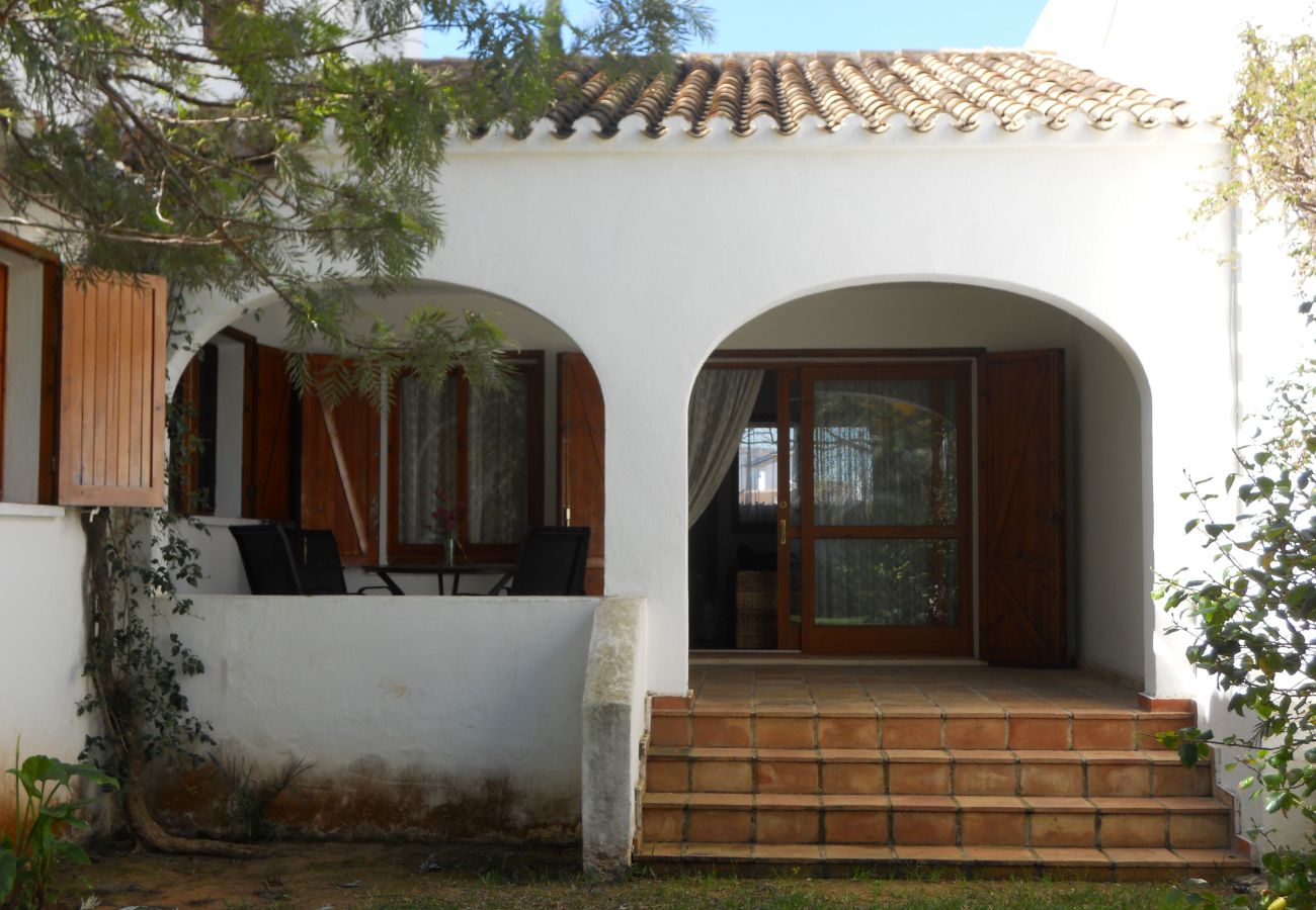 Appartamento a Denia - Bungalow adosado en  L'Escala  con piscina ideal para familias