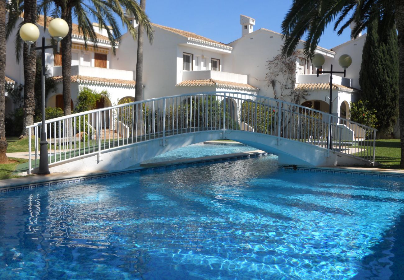 Appartamento a Denia - Bungalow adosado en  L'Escala  con piscina ideal para familias