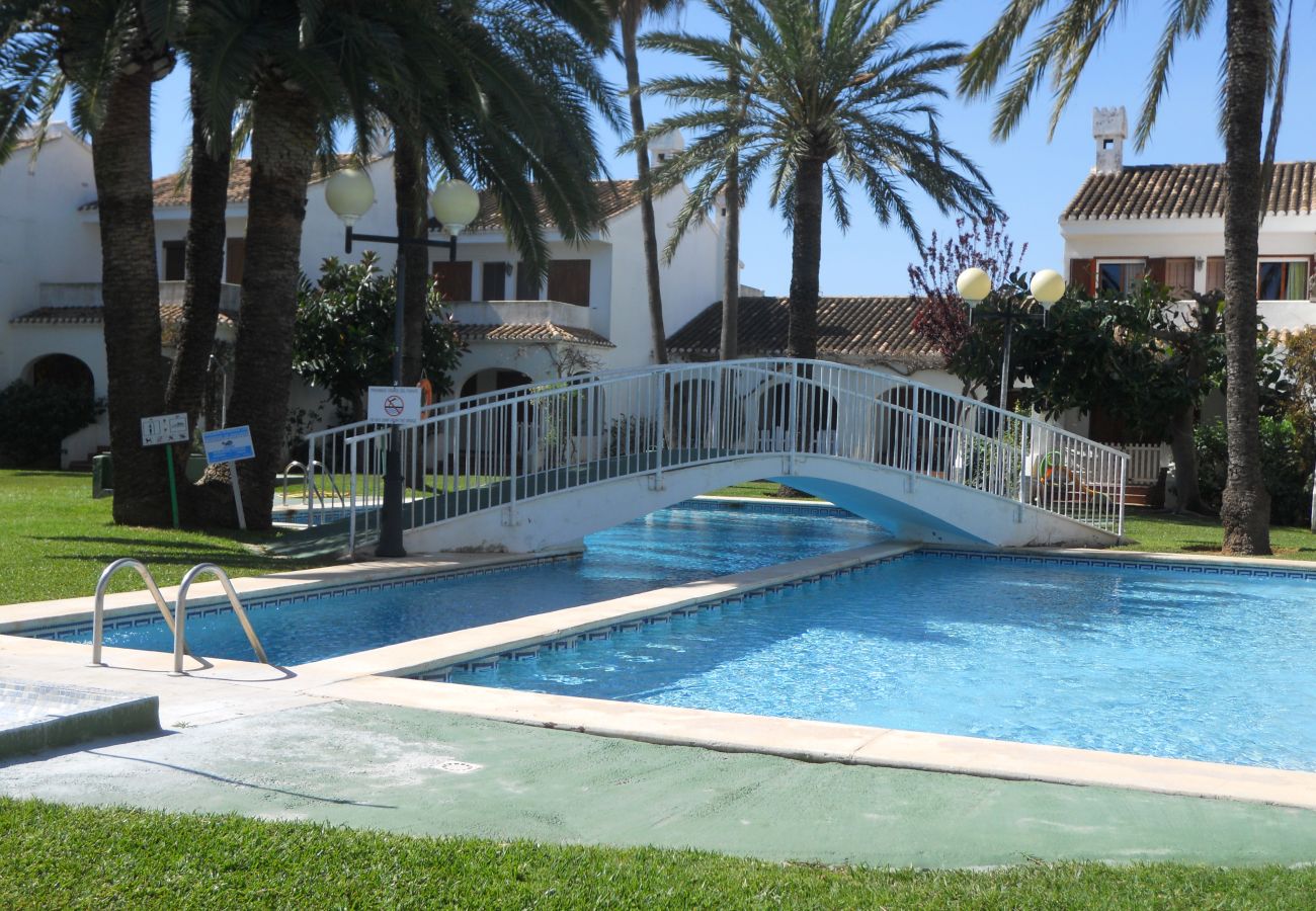 Appartamento a Denia - Bungalow adosado en  L'Escala  con piscina ideal para familias