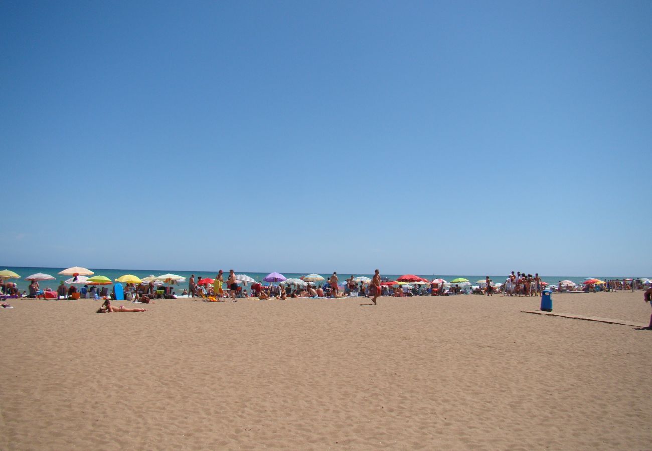 Appartamento a Denia - Bungalow adosado en  L'Escala  con piscina ideal para familias