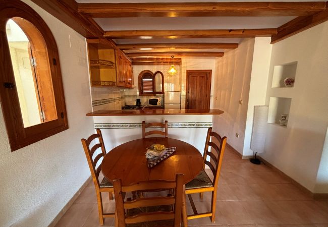 Apartamento em Denia - Apartamento en planta baja frente a la piscina y en primera linea de playa Apartamento em Denia - Apartamento en planta baja frente a la piscina y en primera linea de playa