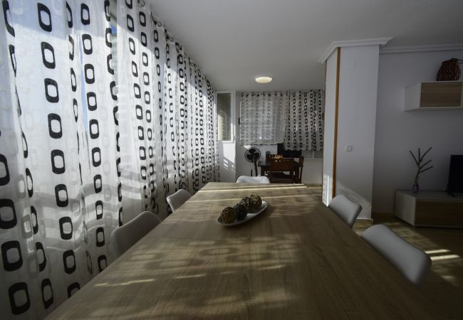 Apartamento em Benidorm - PINTOR ROSALES  (3 QUARTOS)