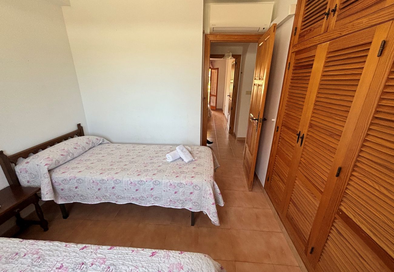 Apartment in Denia - Apartment on the ground floor facing the pool and on the beachfront