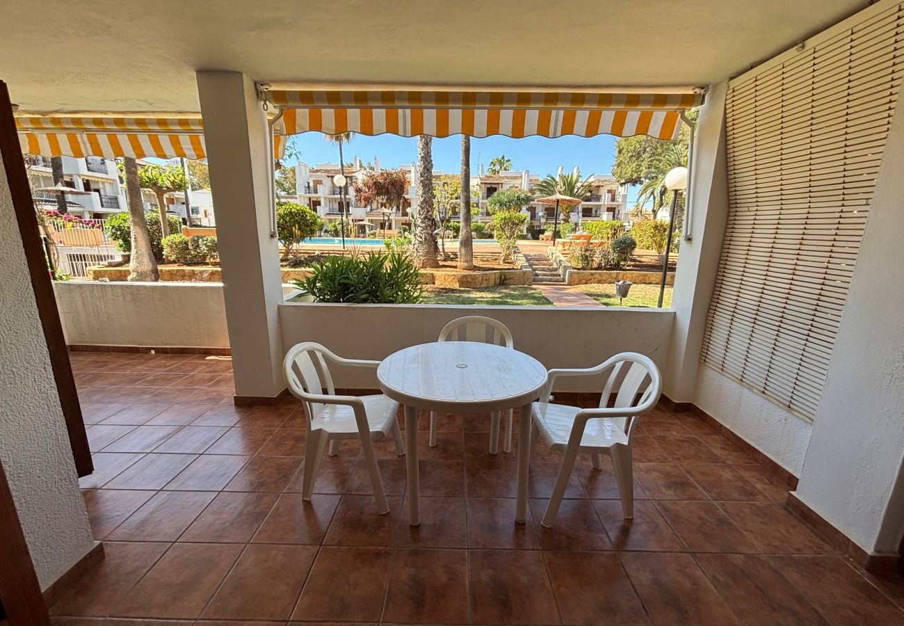 Apartment in Denia - Apartment on the ground floor facing the pool and on the beachfront