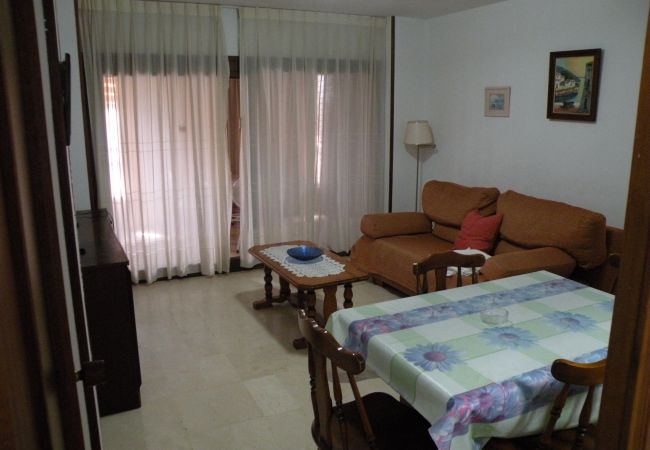 Apartment in Benidorm - LOS PINOS ( BEDROOM)