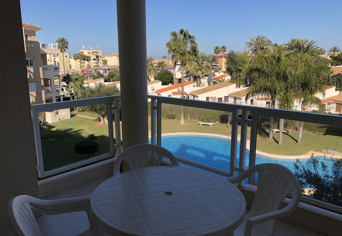 Apartment in Denia - Spacious apartment in urbanization with pool and parking