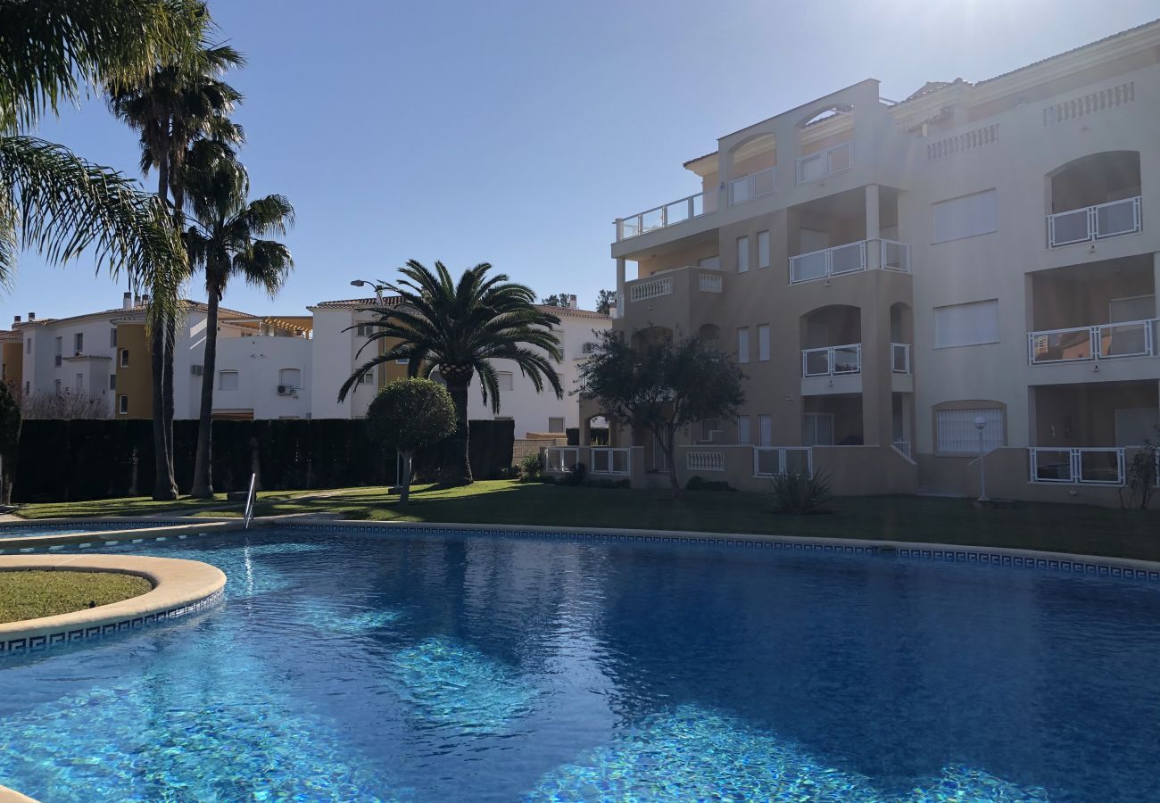 Apartment in Denia - Spacious apartment in urbanization with pool and parking