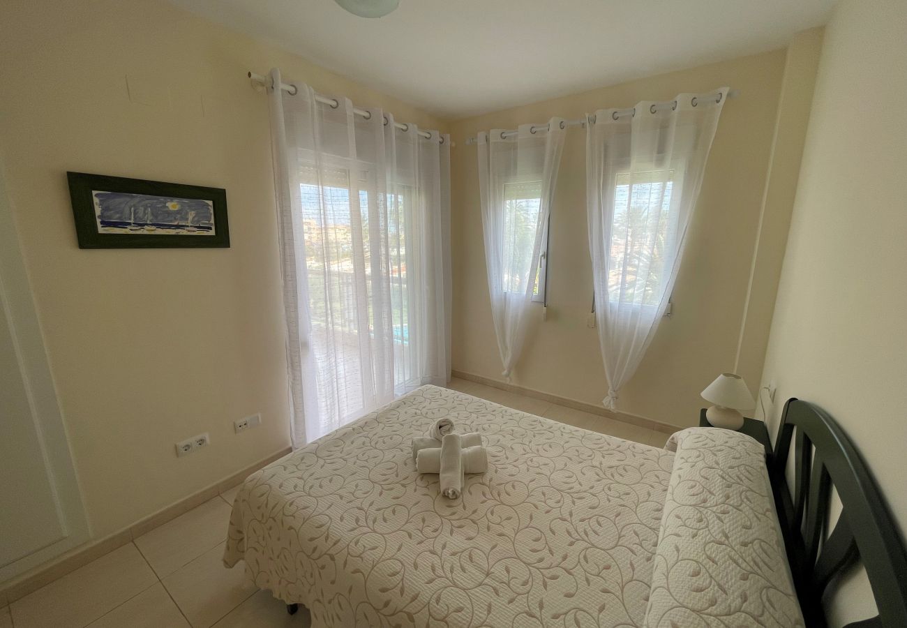 Apartment in Denia - Spacious apartment in urbanization with pool and parking