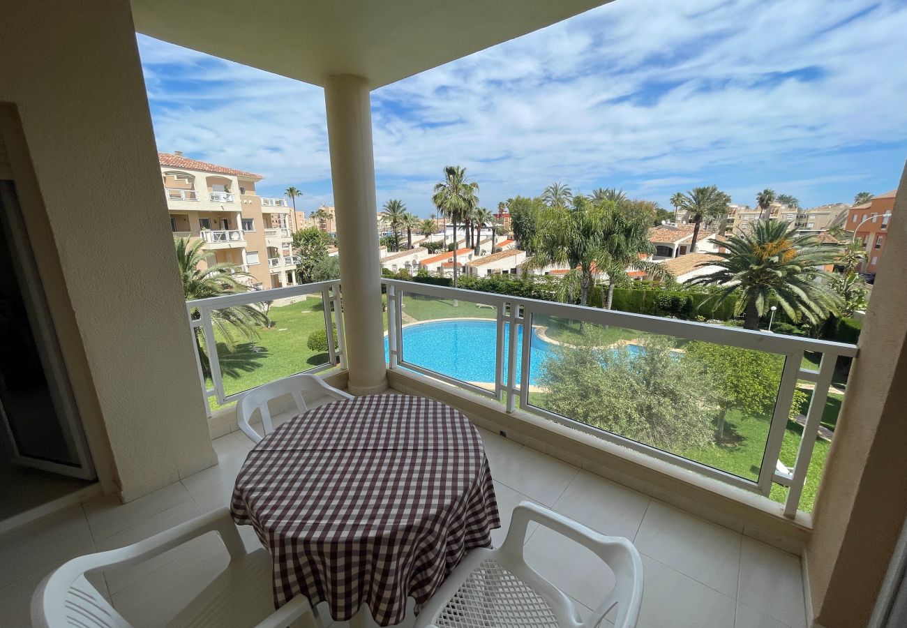 Apartment in Denia - Spacious apartment in urbanization with pool and parking