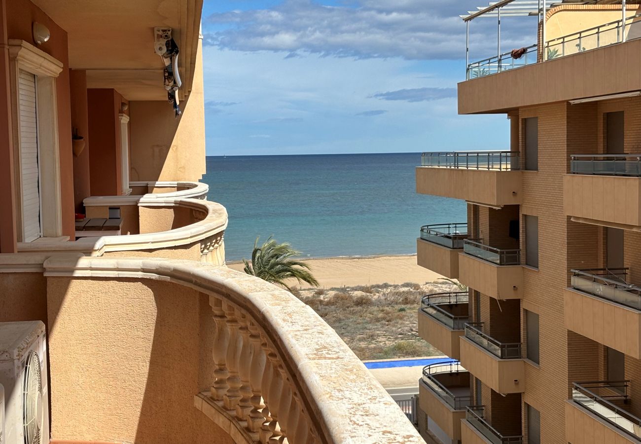 Apartment in Denia - Beachfront apartment very close to Denia