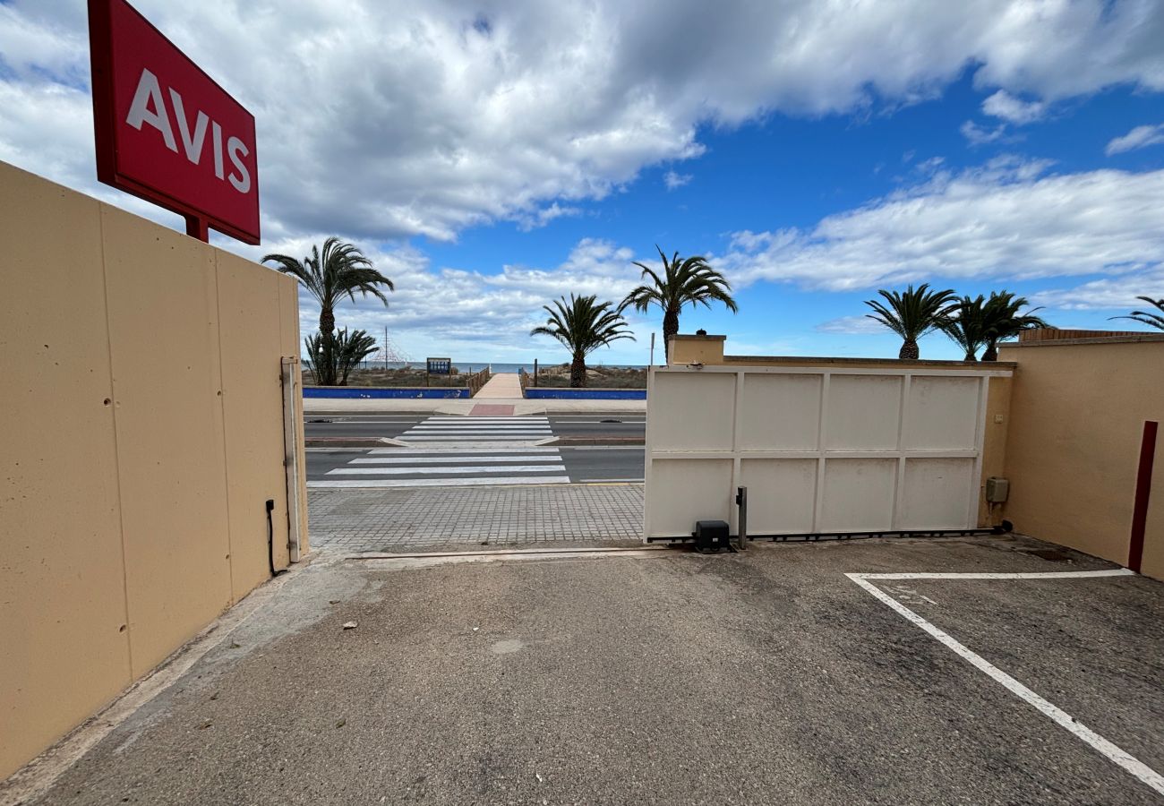 Apartment in Denia - Beachfront apartment very close to Denia